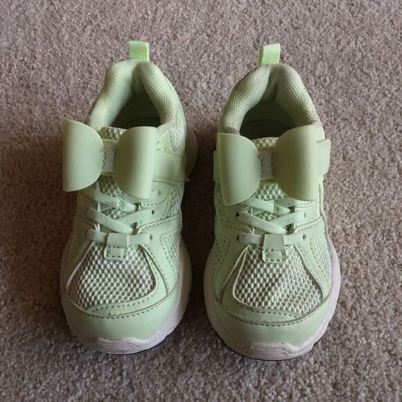 Zara Girl’s Toddler Light Green Sneakers with Bow - Picture 2 of 9